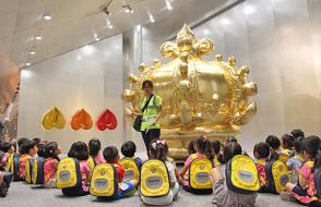 “西红柿”中韩双语学校参观“五蕴”崔正化个展